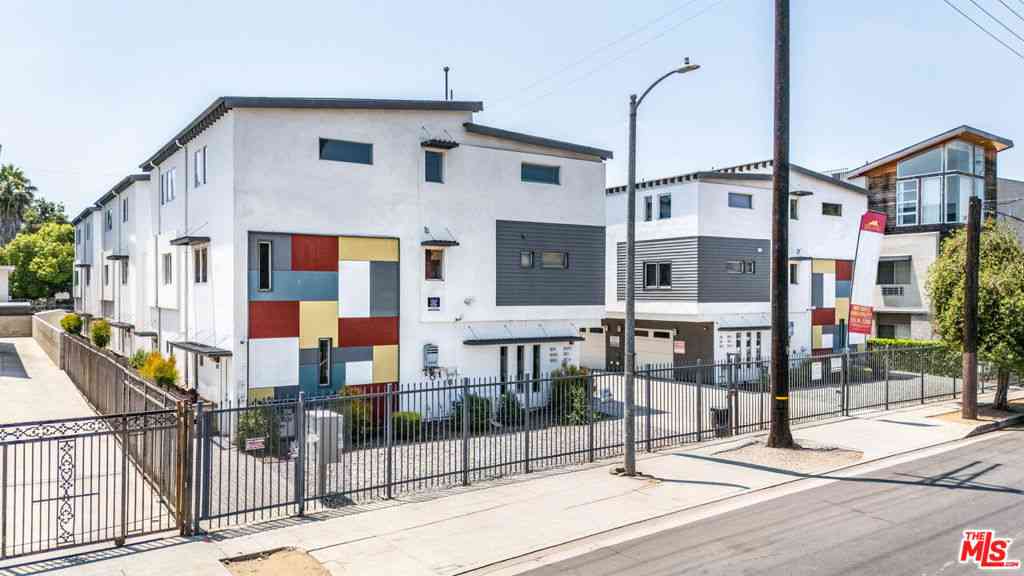 Homes For Sale - 1168 W 36th Place<br/> Los Angeles, CA 90007