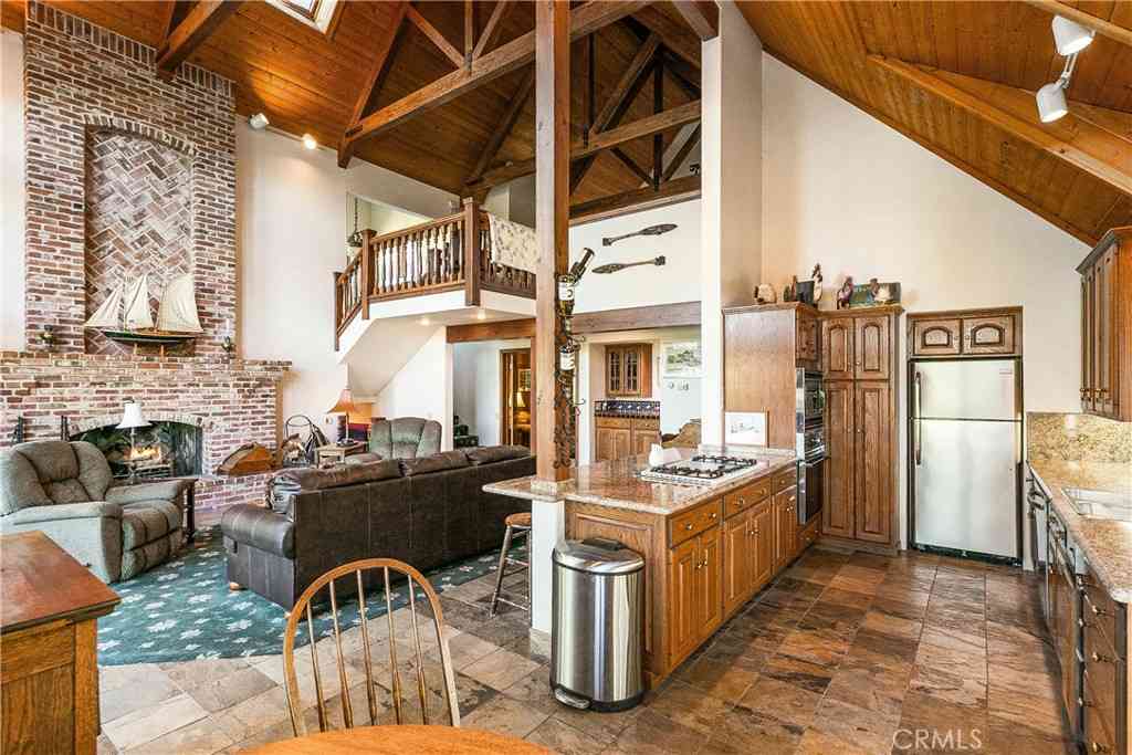 Homes For Sale - 190 Birchwood<br/> Lake Arrowhead, CA 92352