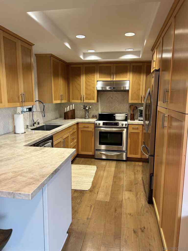 Homes For Rent - 242 Dolphin Cove Ct<br/> Del Mar, CA 92014