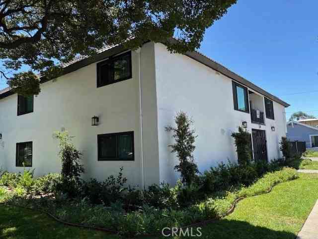Homes For Sale - 120 E Pine Street<br/> Santa Ana, CA 92701