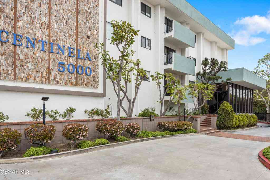 Condo For Sale - 5000 S Centinela Avenue #109<br/> Los Angeles, CA 90066