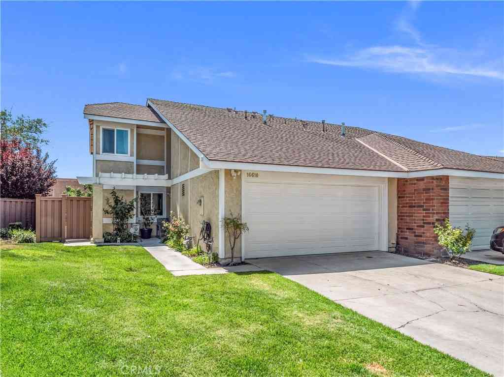 Homes For Sale - 16610 Shinedale Drive<br/> Canyon Country, CA 91387