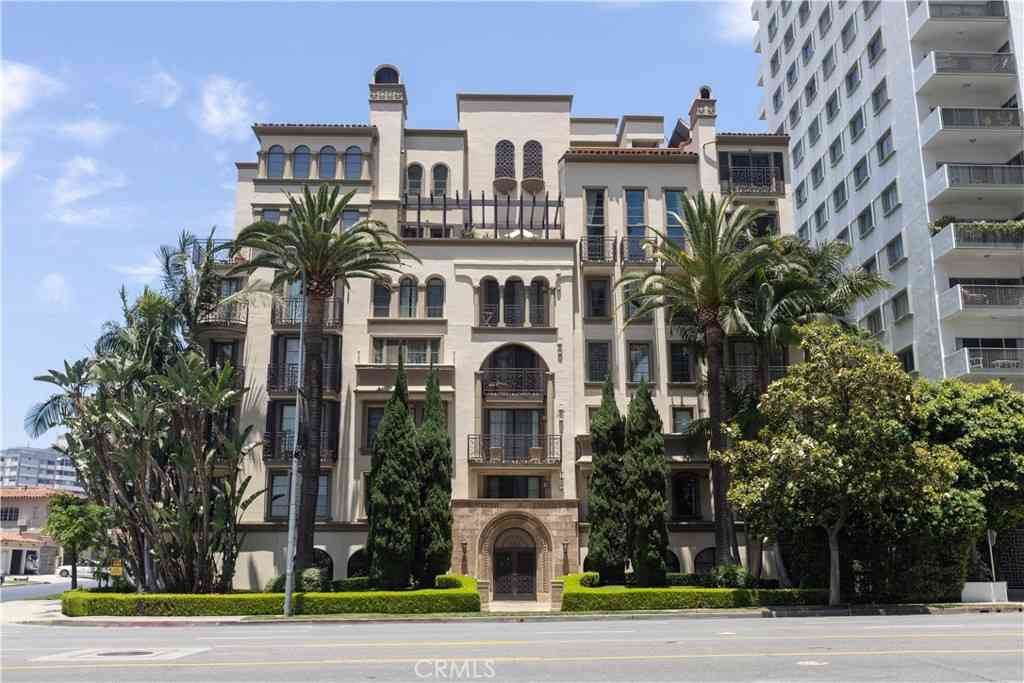 Condo For Sale - 10795 Wilshire Boulevard #402<br/> Los Angeles, CA 90024