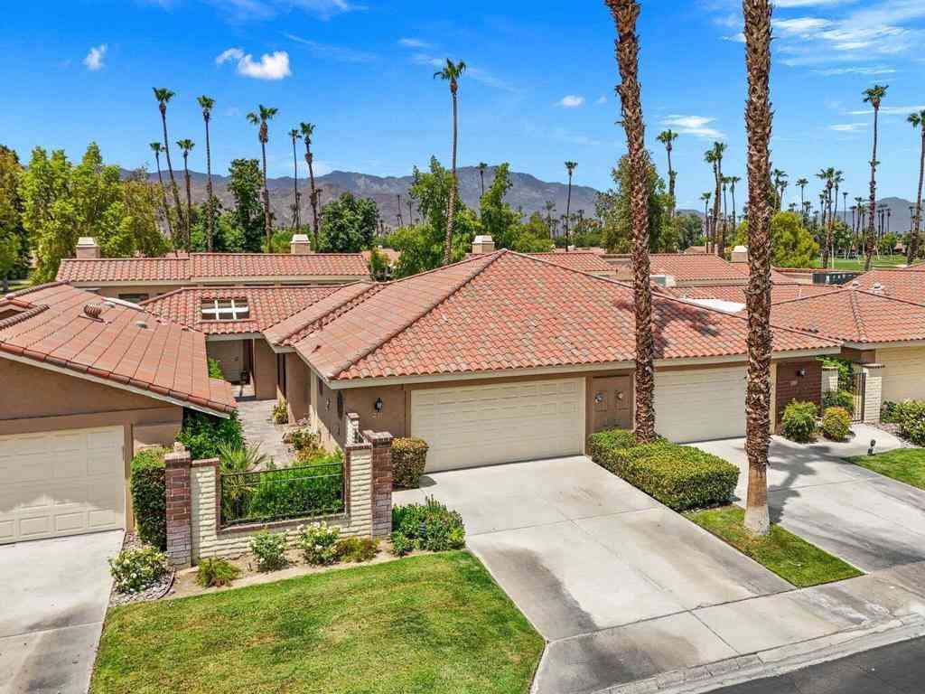 Condo For Rent - 235 Santa Barbara Circle<br/> Palm Desert, CA 92260