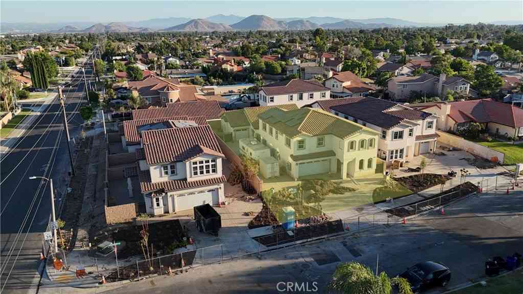 Multifamily For Sale - 18281 N Montgomery Avenue<br/> Fontana, CA 92336