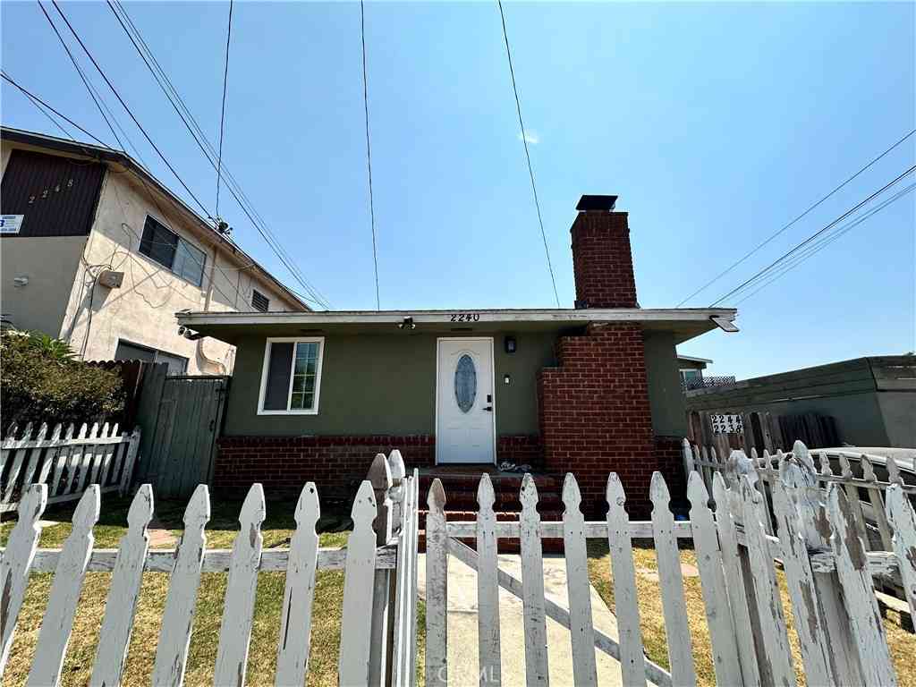 Multifamily For Sale - 2240 Walnut Avenue<br/> Signal Hill, CA 90755