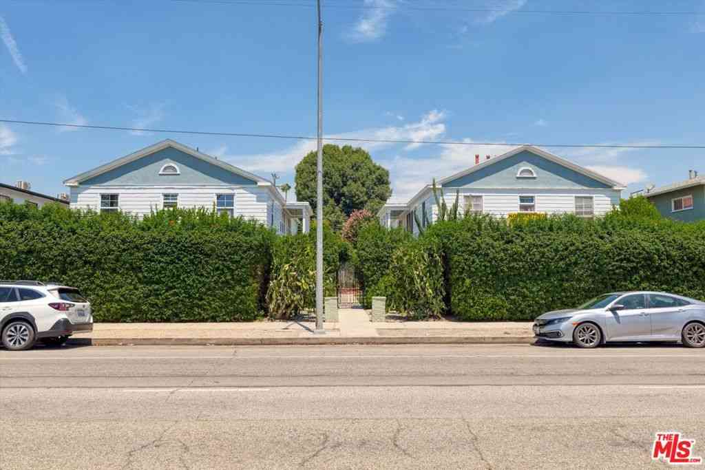 Condo For Rent - 11683 Chandler Boulevard #11685 1/2<br/> North Hollywood, CA 91601