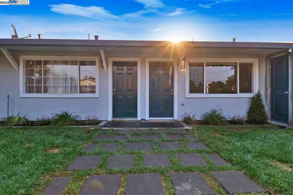Homes For Sale - 2118 Addison Ave<br/> San Mateo County, East Palo Alto, CA 94303