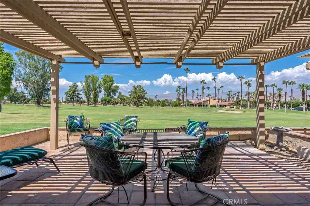 Condo For Sale - 77774 Woodhaven Drive South<br/> Palm Desert, CA 92211