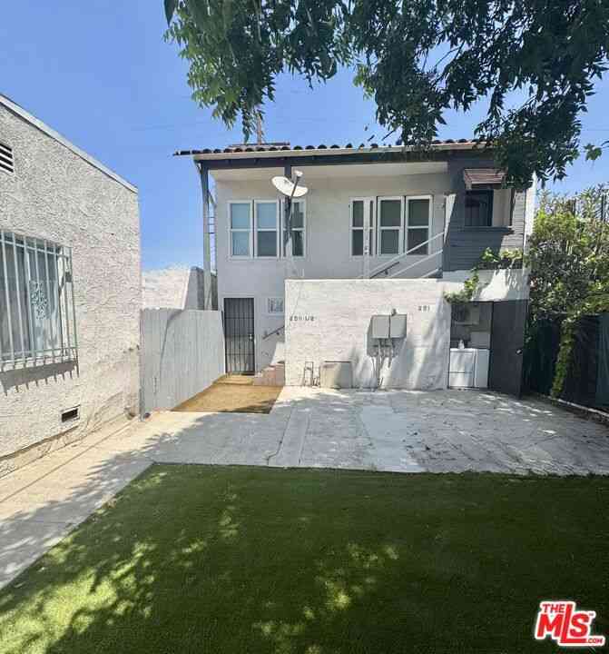 Condo For Rent - 2911 W Florence Avenue #APT<br/> Los Angeles, CA 90043