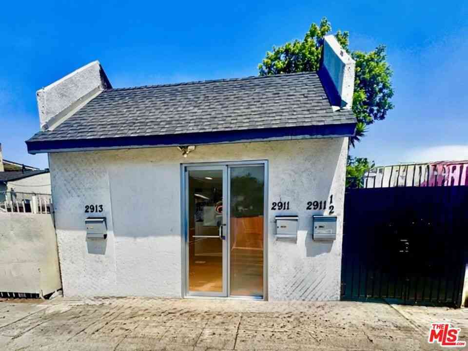 Homes For Rent - 2911 W Florence Avenue #STOREFRONT<br/> Los Angeles, CA 90043