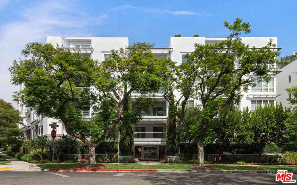 Condo For Sale - 460 N Palm Drive #501<br/> Beverly Hills, CA 90210