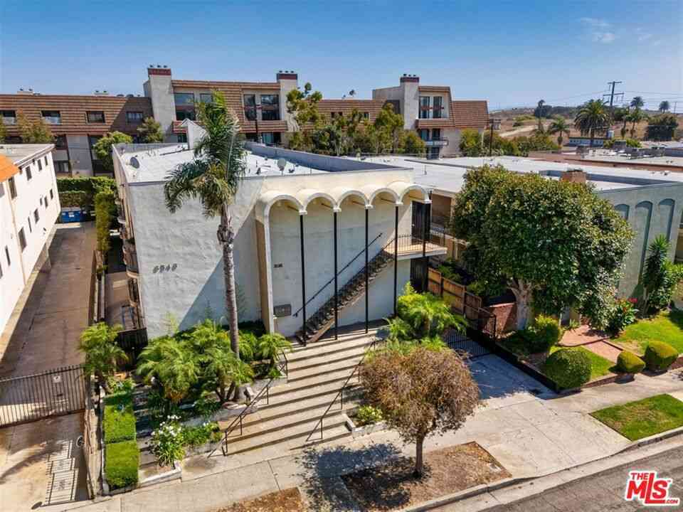 Homes For Sale - 8346 Manitoba Street #11<br/> Playa Del Rey, CA 90293