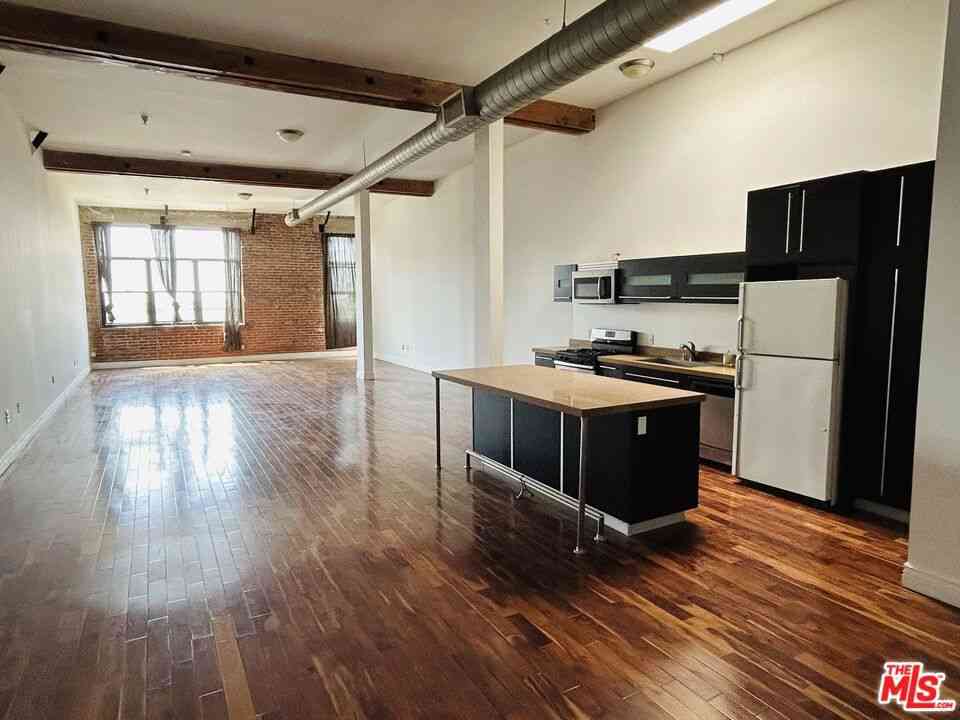 Condo For Rent - 652 Mateo Street #306<br/> Los Angeles, CA 90021