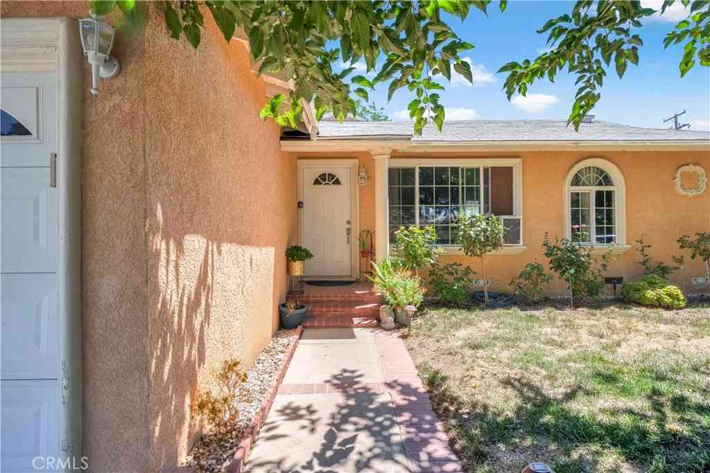 Homes For Sale - 38632 Lemsford Avenue<br/> Palmdale, CA 93550