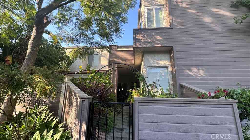 Townhouse For Sale - 570 Via Colinas<br/> Ventura County, Westlake Village, CA 91362