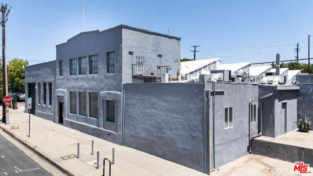 Condo For Rent - 3191 Casitas Avenue<br/> Los Angeles, CA 90039
