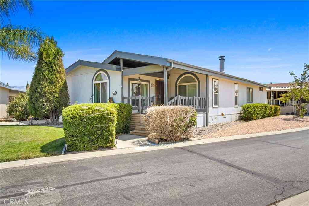 Mobile Home For Sale - 1300 W Menlo Avenue #217<br/> Hemet, CA 92543