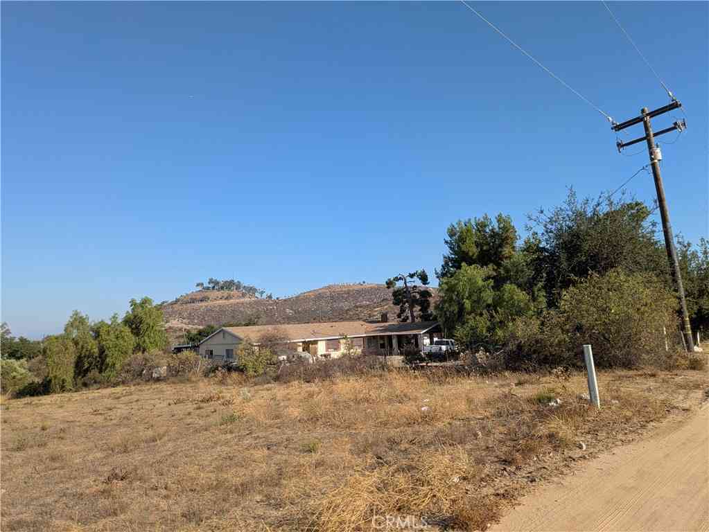 Homes For Sale - 35960 Arendt Lane<br/> Murrieta, CA 92563