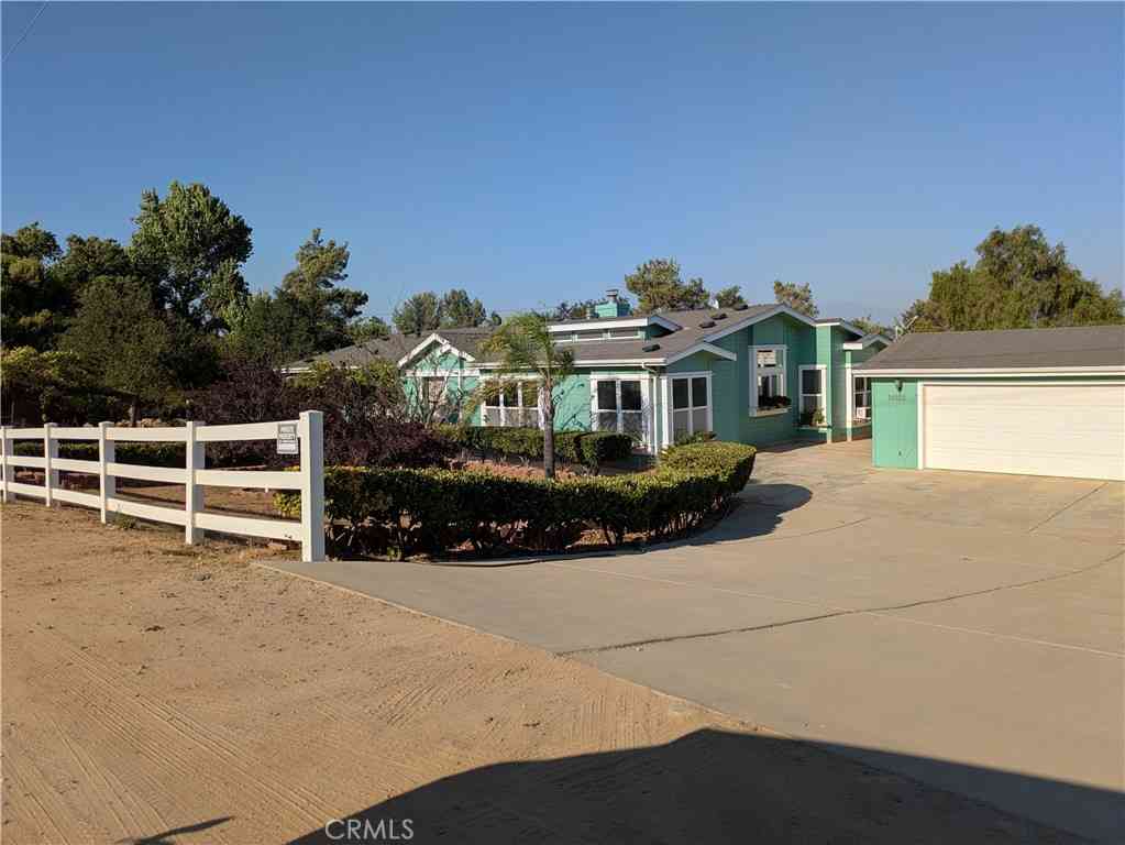 Homes For Sale - 35820 Arendt Lane<br/> Murrieta, CA 92563