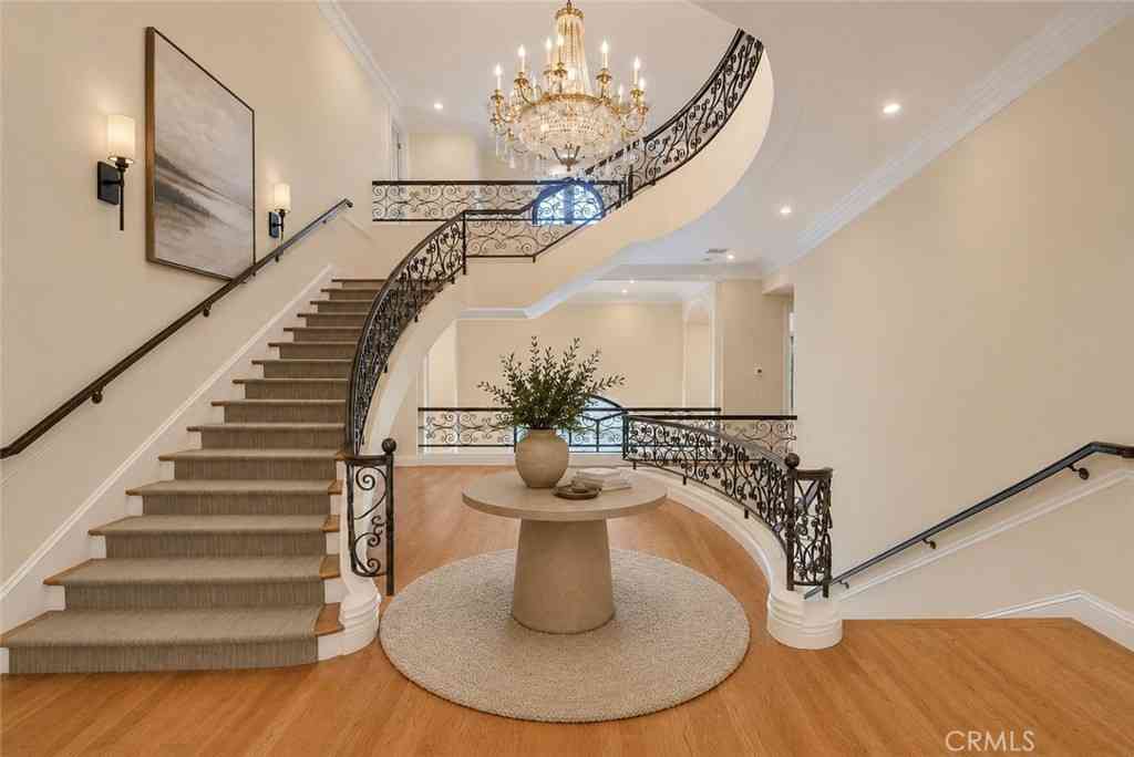 Homes For Rent - 2784 Deep Canyon Drive<br/> Beverly Hills, CA 90210