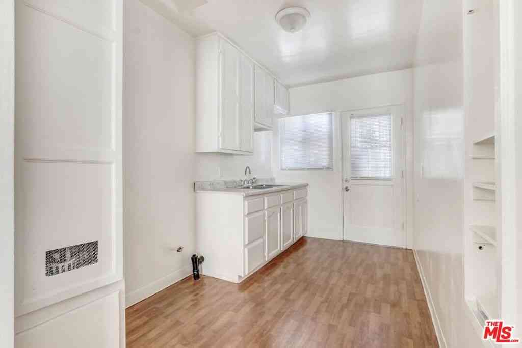 Condo For Rent - 6340 10th Avenue #6402 1/2<br/> Los Angeles, CA 90043