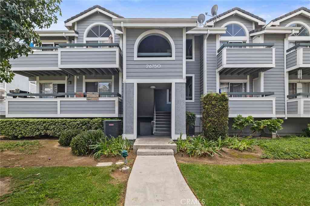 Condo For Sale - 26750 Claudette Street #442<br/> Canyon Country, CA 91351