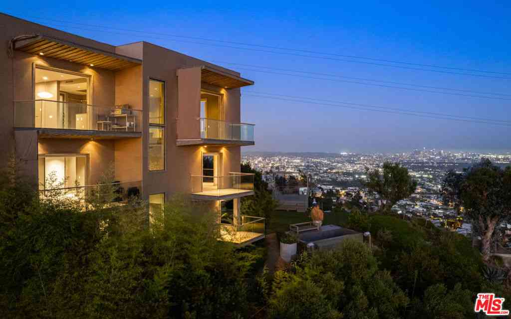 Homes For Rent - 1600 Viewmont Drive<br/> Los Angeles, CA 90069