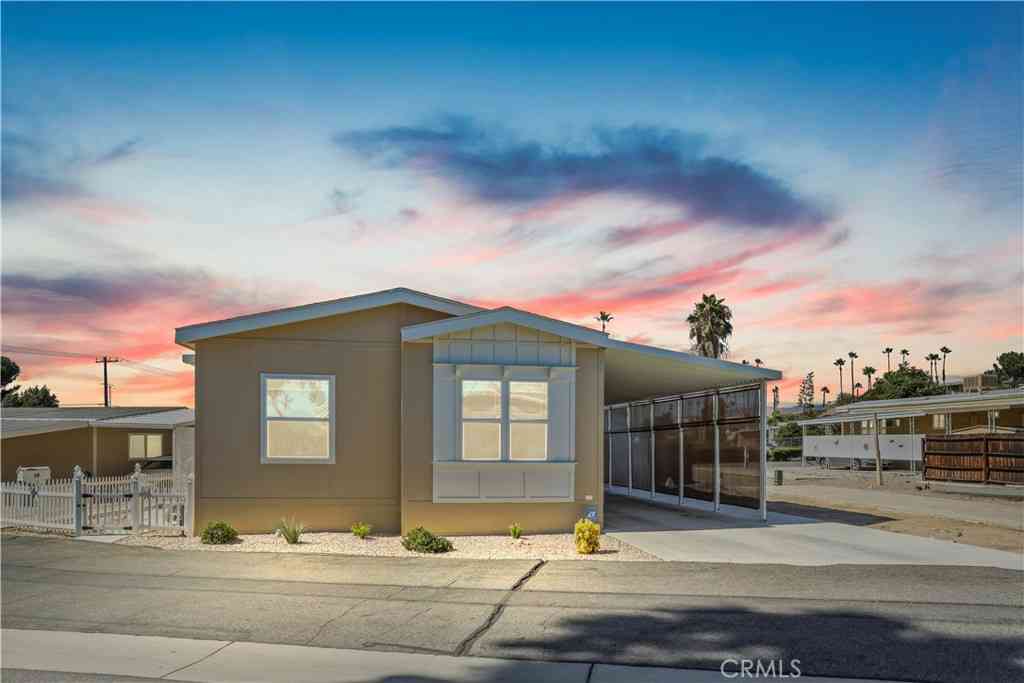 Mobile Home For Sale - 1700 S State Street #19<br/> Hemet, CA 92543