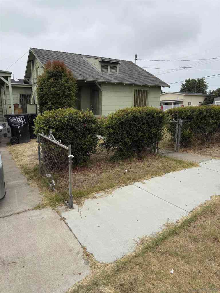 Homes For Sale - 3203 Webster Ave<br/> San Diego, CA 92113
