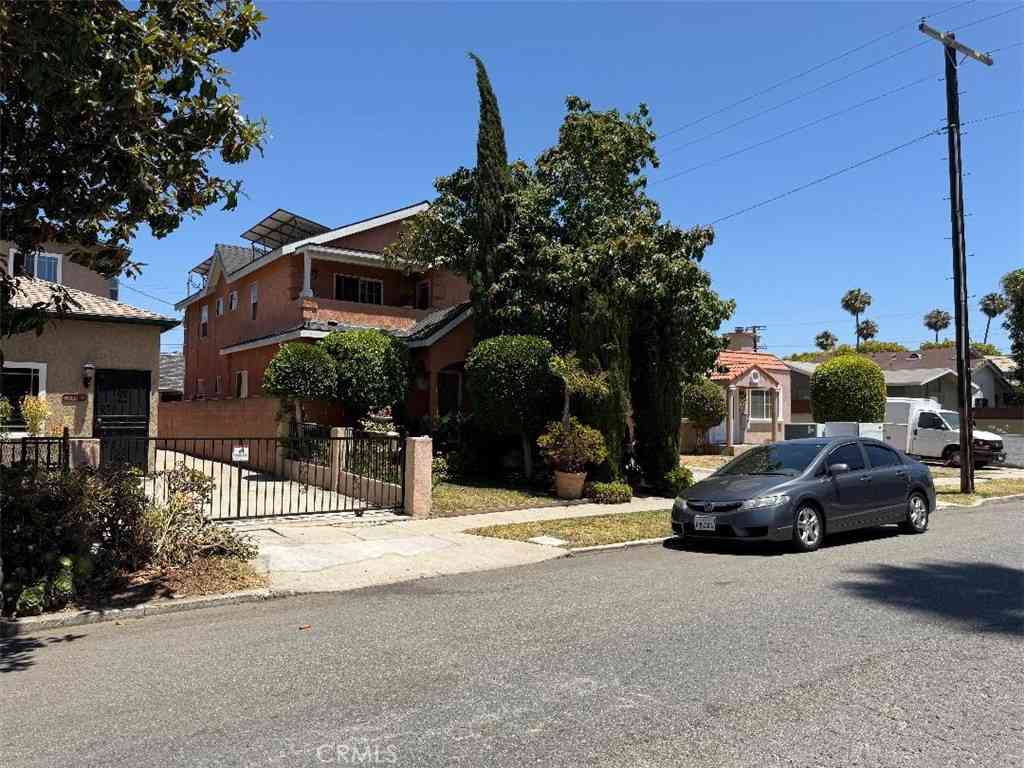 Multifamily For Sale - 3252 Cattaraugus Avenue<br/> Los Angeles, CA 90034