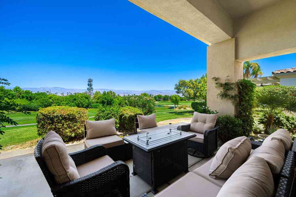 Homes For Sale - 228 White Horse Trail<br/> Palm Desert, CA 92211
