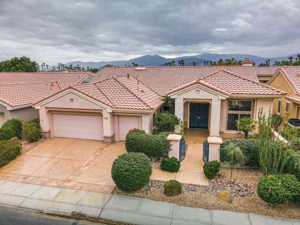 Homes For Sale - 78571 Hidden Palms Dr.<br/> Palm Desert, CA 92211