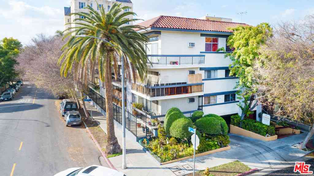Homes For Sale - 161 S St Andrews Place<br/> Los Angeles, CA 90004