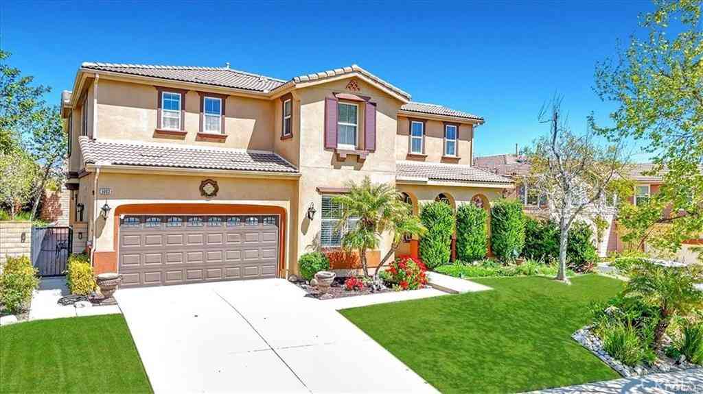 Homes For Sale - 5003 Thornberry Way<br/> Fontana, CA 92336