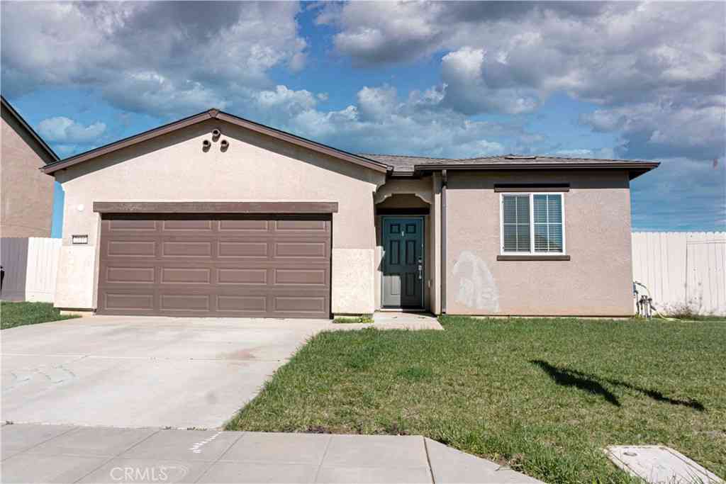 Homes For Sale - 2110 Conadria Avenue<br/> Chowchilla, CA 93610