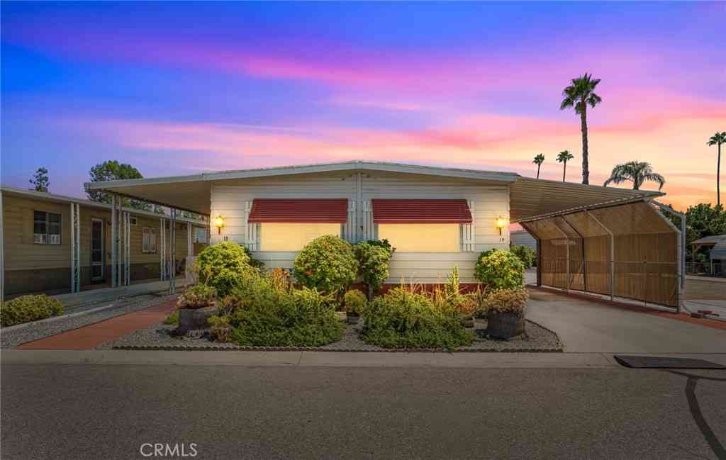 Mobile Home For Sale - 5001 W Florida Avenue #19<br/> Hemet, CA 92545