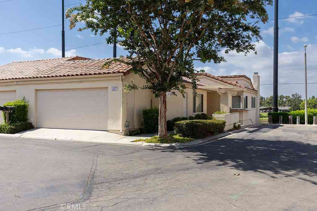 Townhouse For Sale - 407 Thunderbird Court<br/> Fullerton, CA 92835