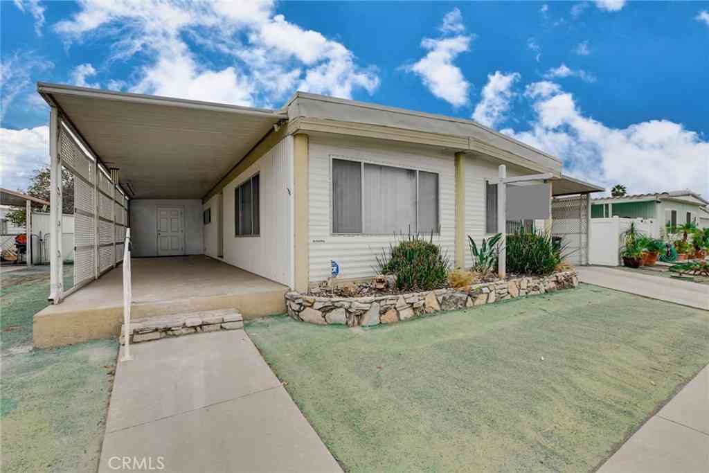 Mobile Home For Sale - 1735 San Leandro Drive<br/> Hemet, CA 92545
