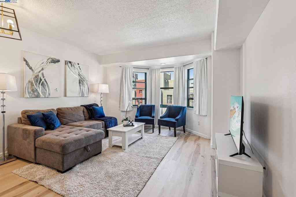 Condo For Sale - 988 Franklin #609<br/> Oakland, CA 94607
