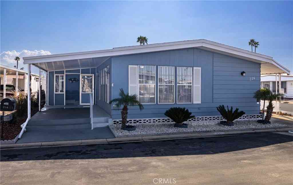 Mobile Home For Sale - 601 N Kirby Street #214<br/> Hemet, CA 92545