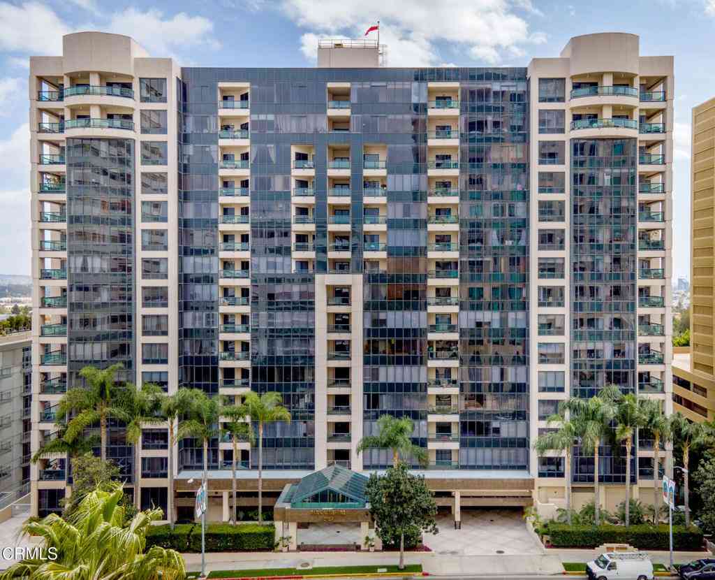 Condo For Sale - 10724 Wilshire Boulevard #607<br/> Los Angeles, CA 90024