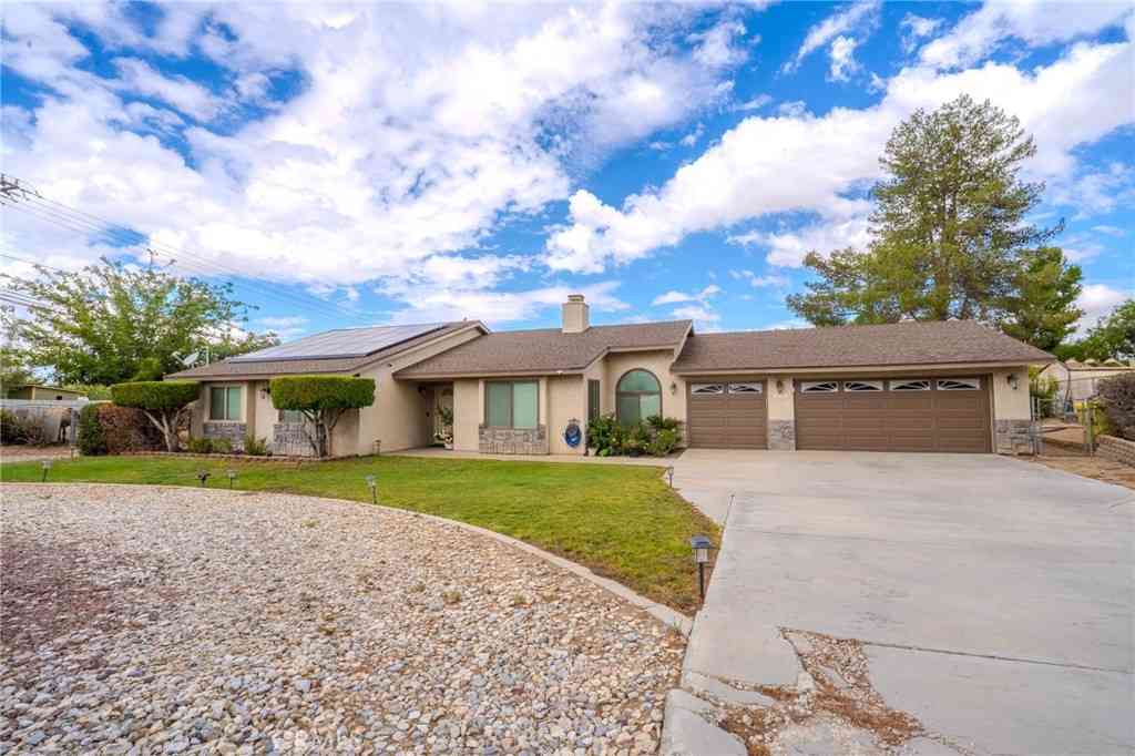Homes For Sale - 18106 Carob Street<br/> Hesperia, CA 92345