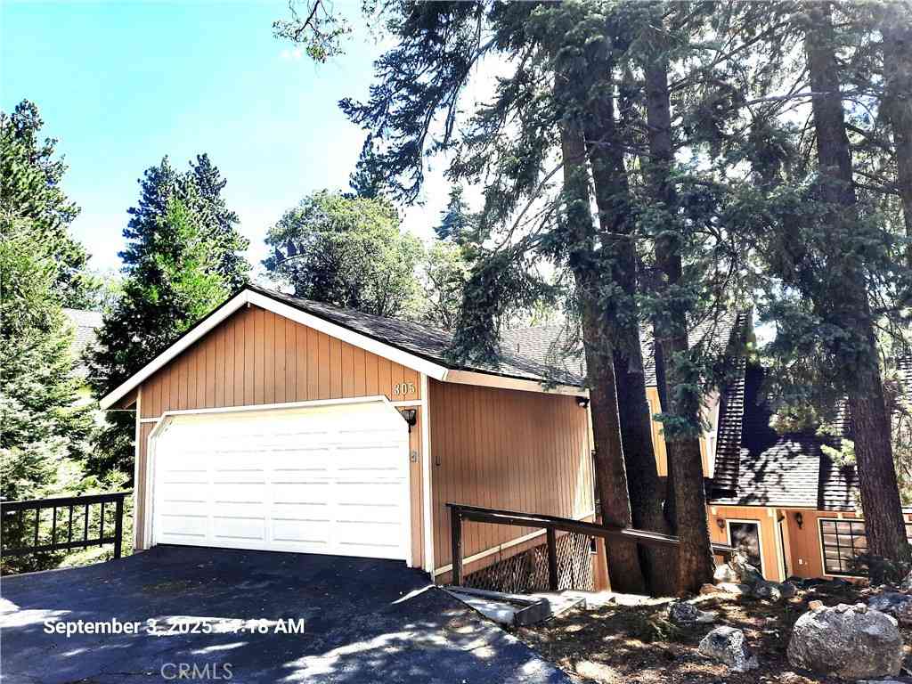 Homes For Sale - 305 Auburn Drive<br/> Lake Arrowhead, CA 92352