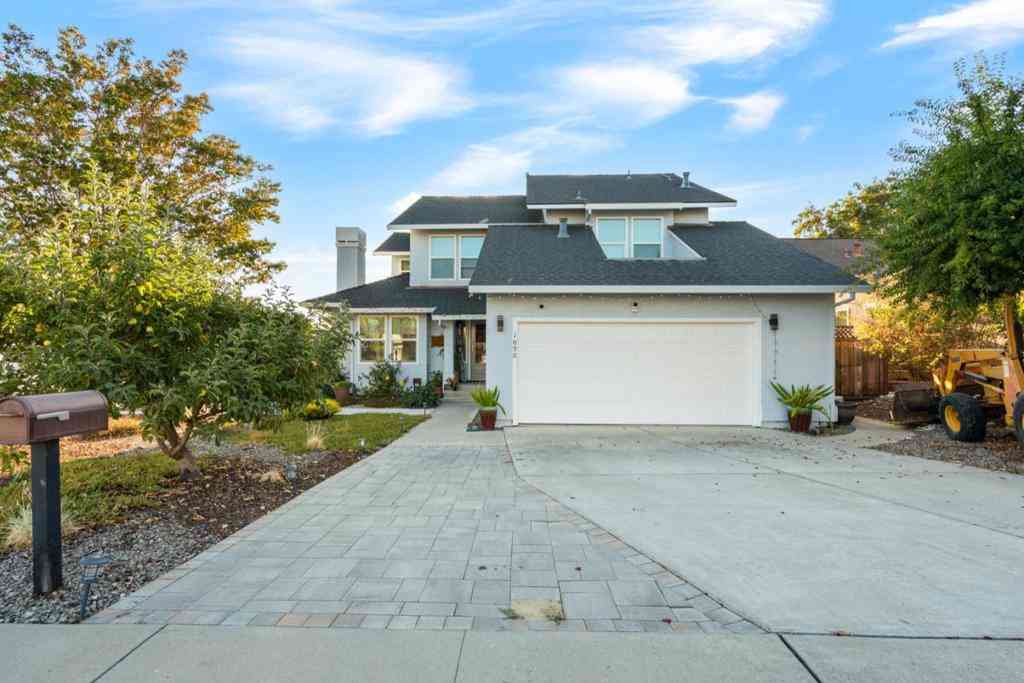 Homes For Sale - 1090 Los Altos Drive<br/> Hollister, CA 95023