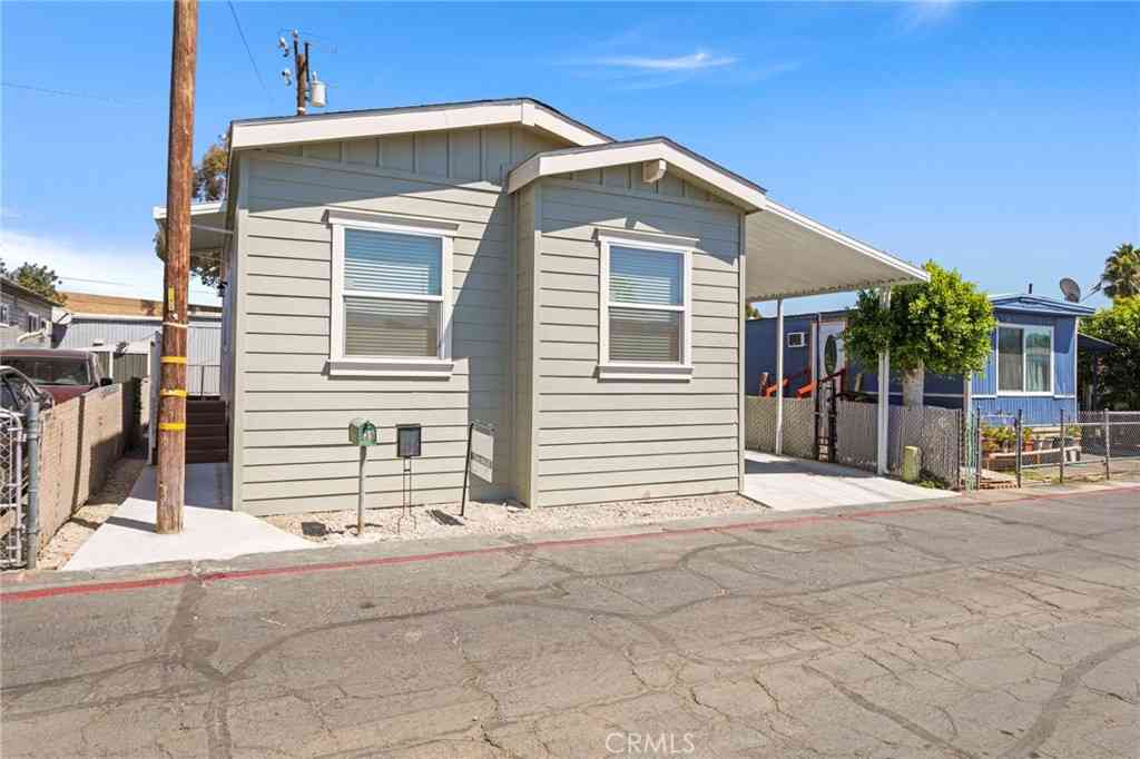 Mobile Home For Sale - 3319 Avalon Street #39<br/> Jurupa Valley, CA 92509