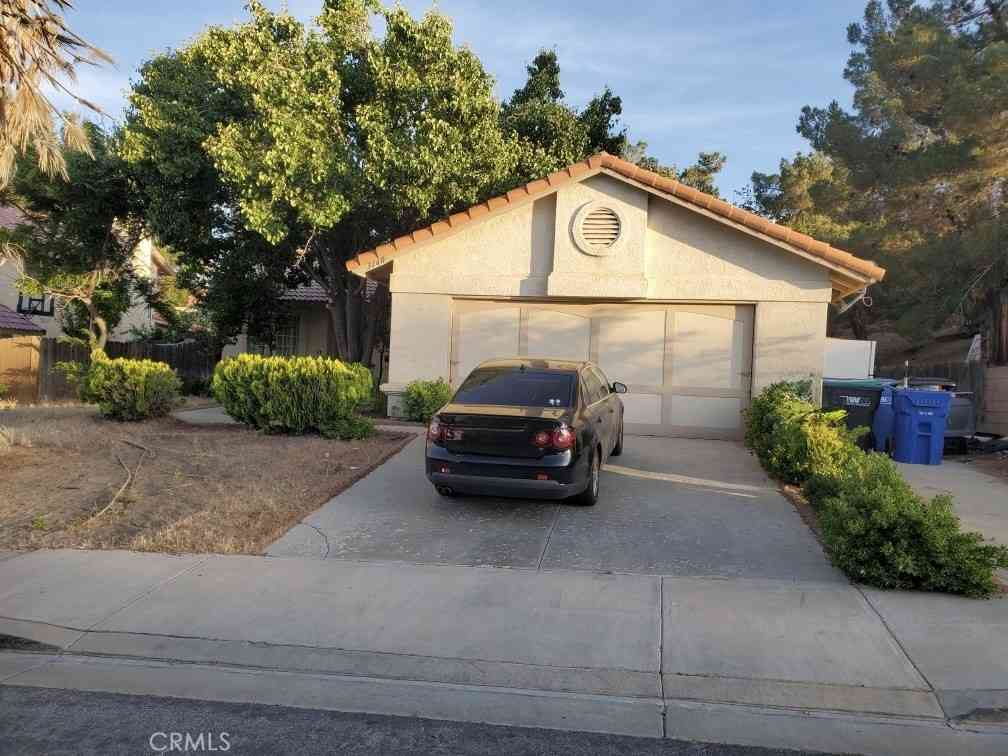 Homes For Sale - 3160 Crowne Drive<br/> Palmdale, CA 92551
