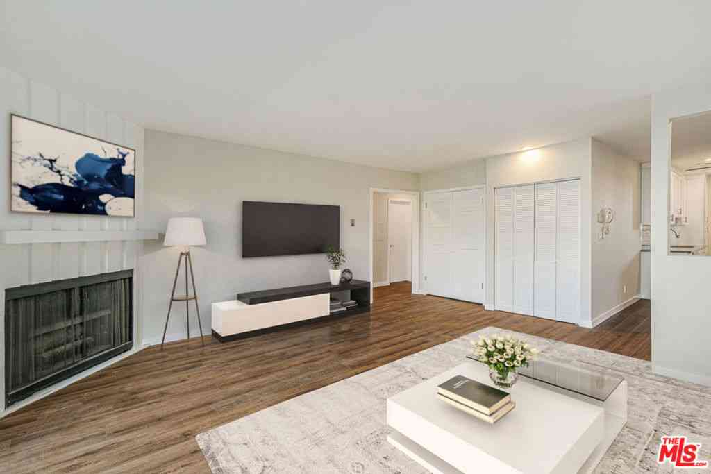 Condo For Rent - 1342 Harvard Street #201<br/> Santa Monica, CA 90404