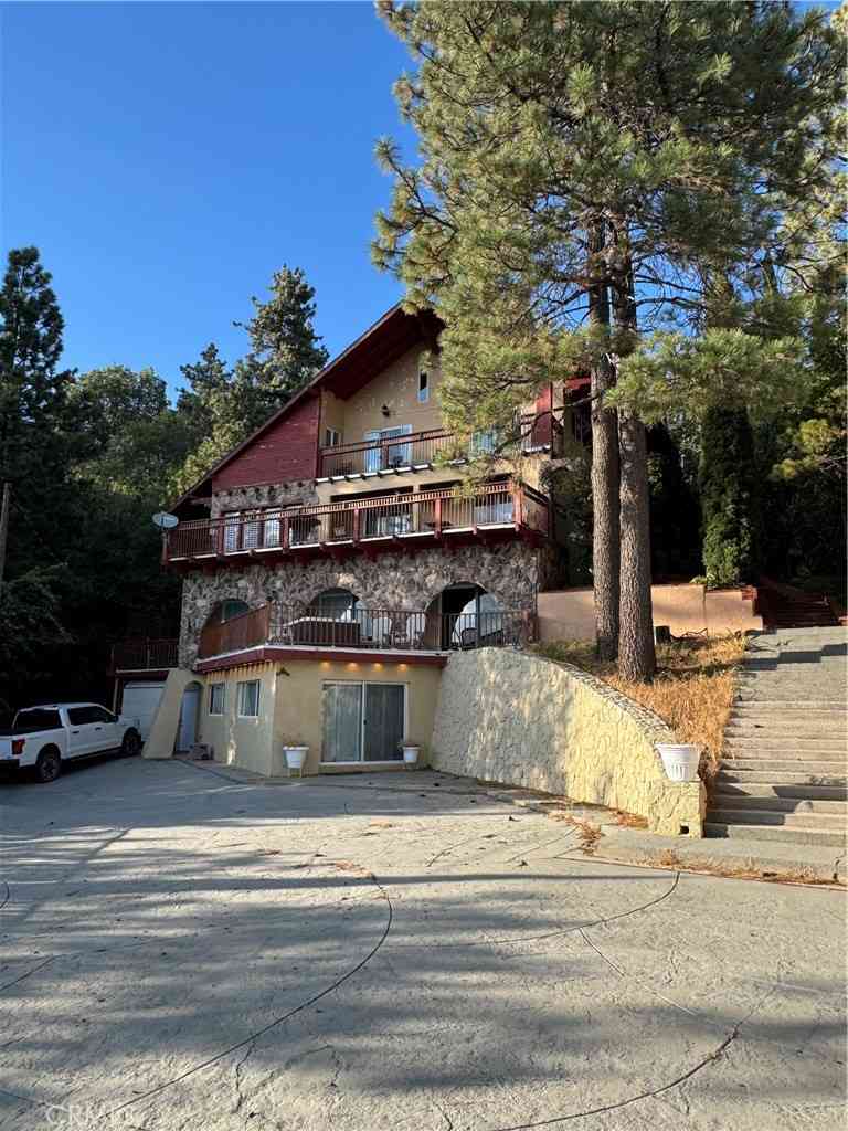 Homes For Sale - 27914 West Shore Rd<br/> Lake Arrowhead, CA 92352