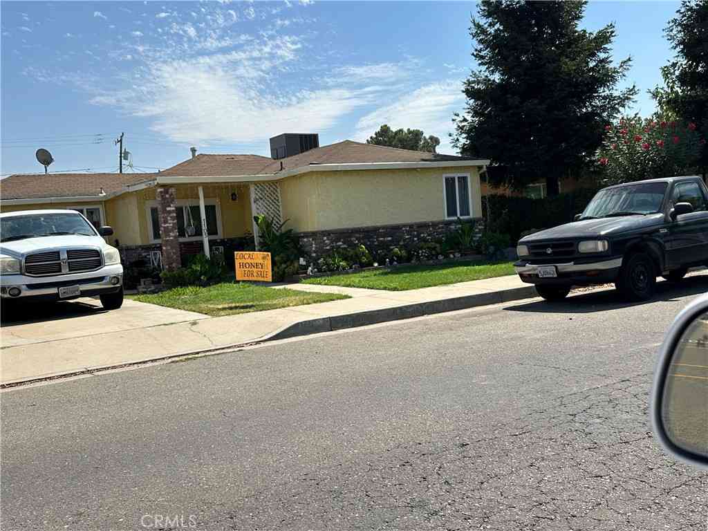 Homes For Sale - 1105 Orange Avenue<br/> Chowchilla, CA 93610
